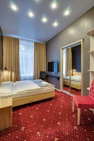 Гостиница The RED by Center Hotels Санкт-Петербург Двухместный номер с 1 кроватью или 2 отдельными кроватями-1